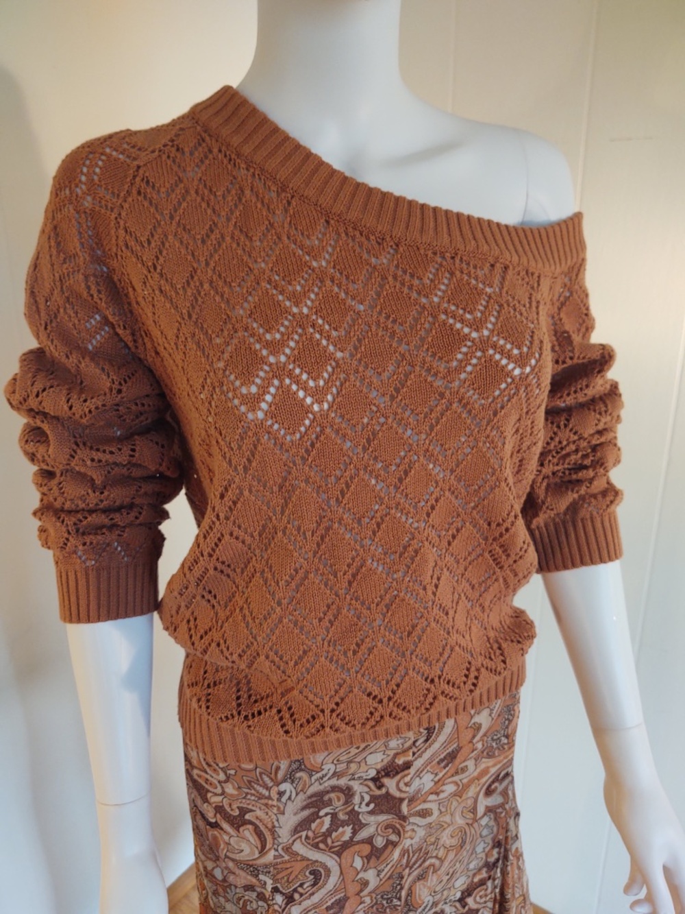 EUC Lulus Brown Loose Off-The-Shoulder Sweater Top Long Sleeve Diamond Pattern